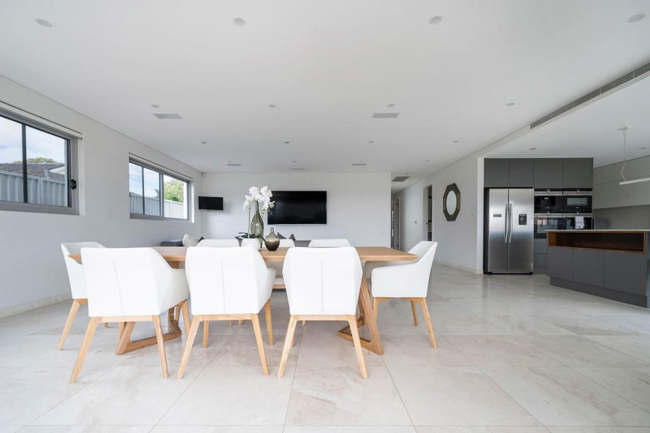 Villa 'starlight' A Slice Of The Hollywood Hills In Bexley *