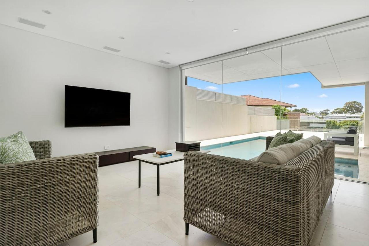 'starlight' A Slice Of The Hollywood Hills In Bexley Villa Sydney